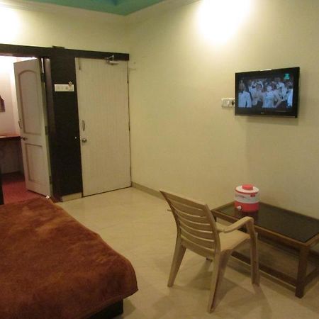 Hotel Laxmi Palace Shirdi Exterior photo